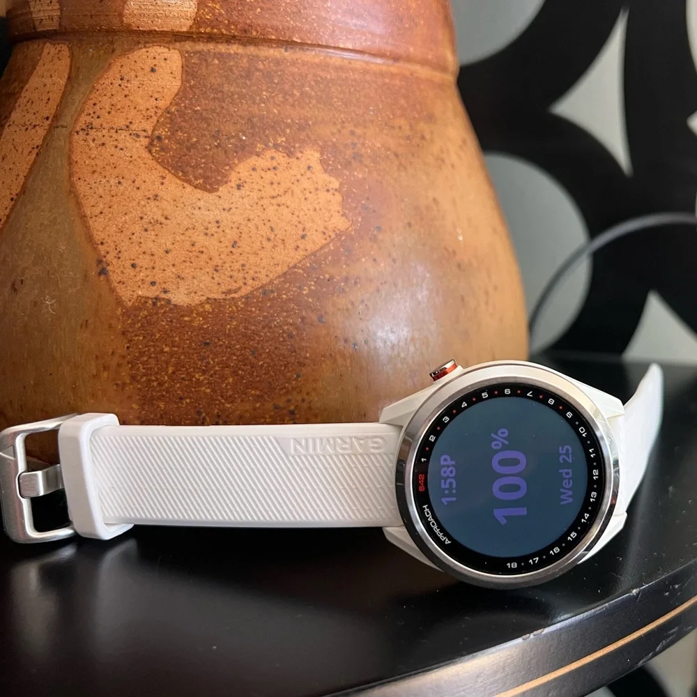 Garmin Approach S42 Silver and White Golf GPS Smartwatch - Picture 6 of 10